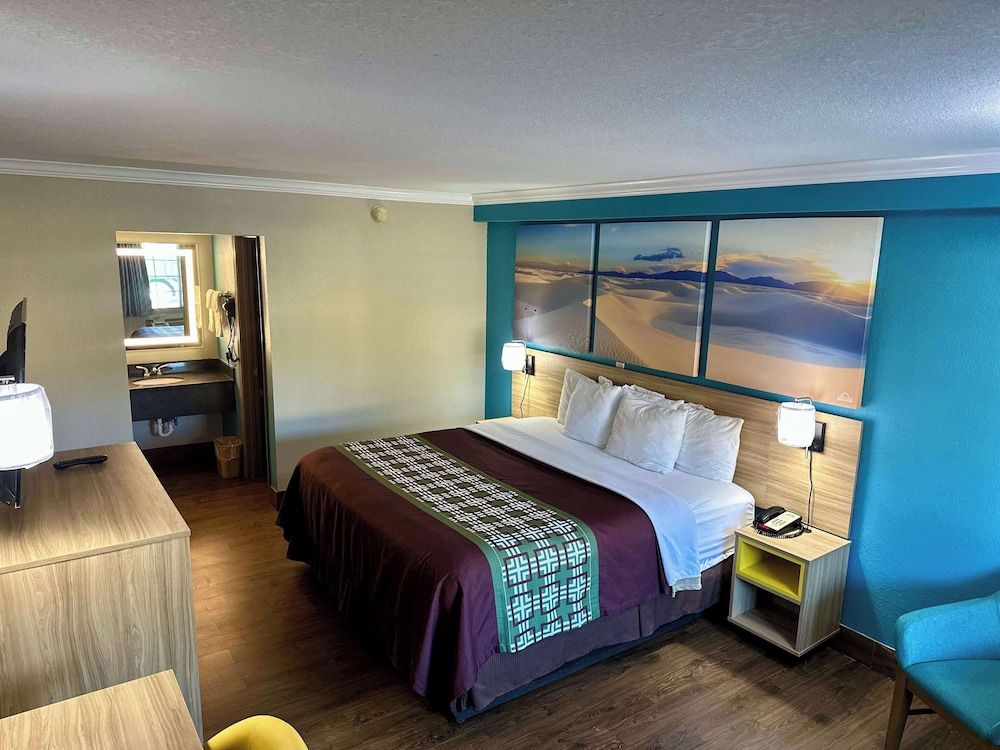 undefined Days Inn by Wyndham Houston East