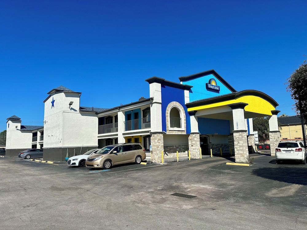undefined Days Inn by Wyndham Houston East 6