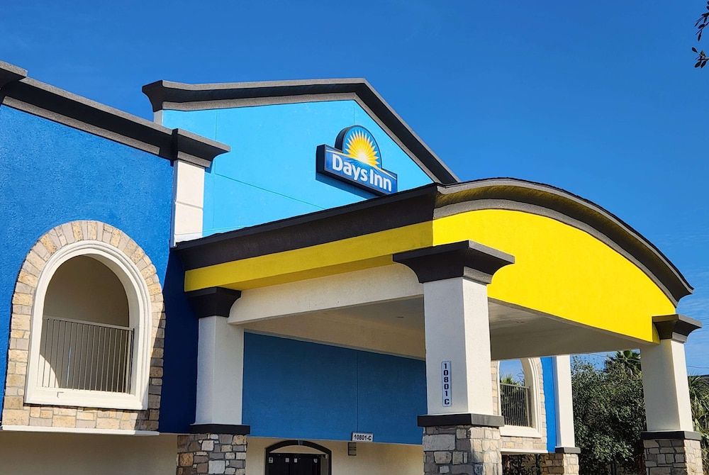 undefined Days Inn by Wyndham Houston East 9