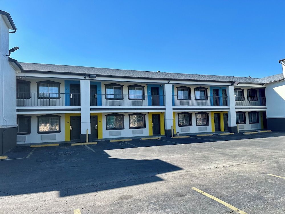 undefined Days Inn by Wyndham Houston East 7