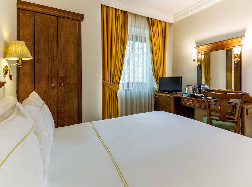 undefined Hotel Golden Crown 6