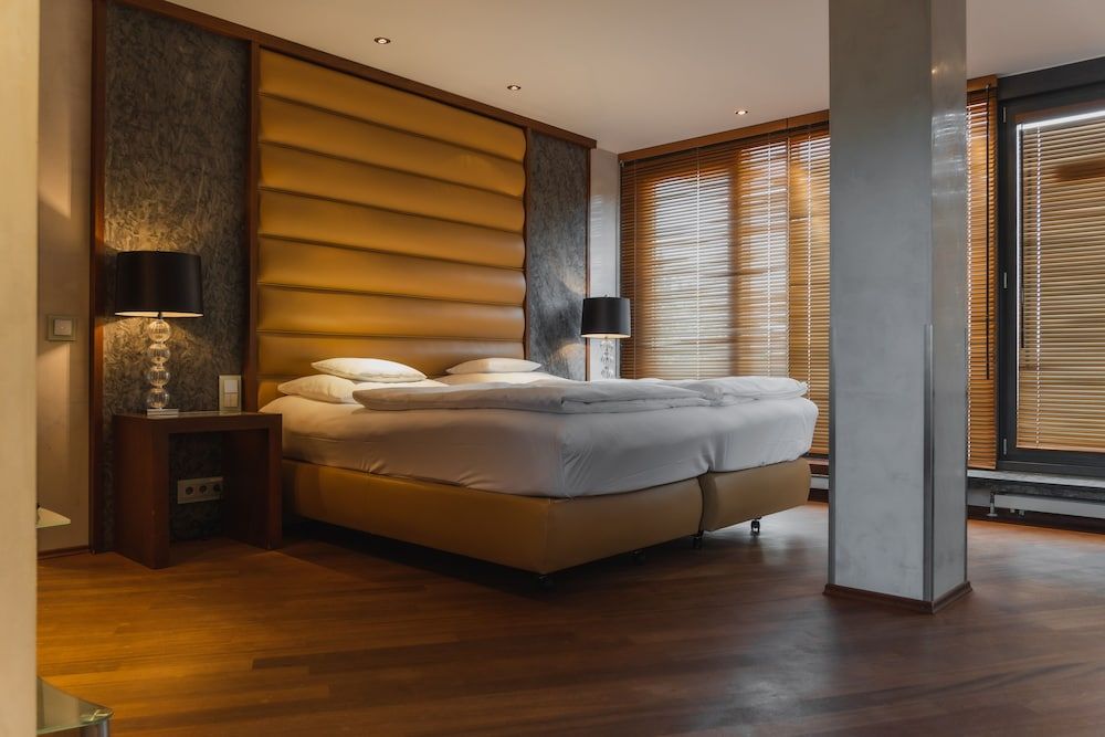 undefined Yours Truly 4