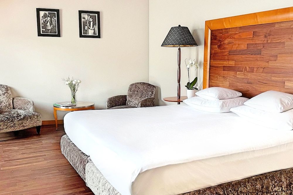 undefined Yours Truly 7