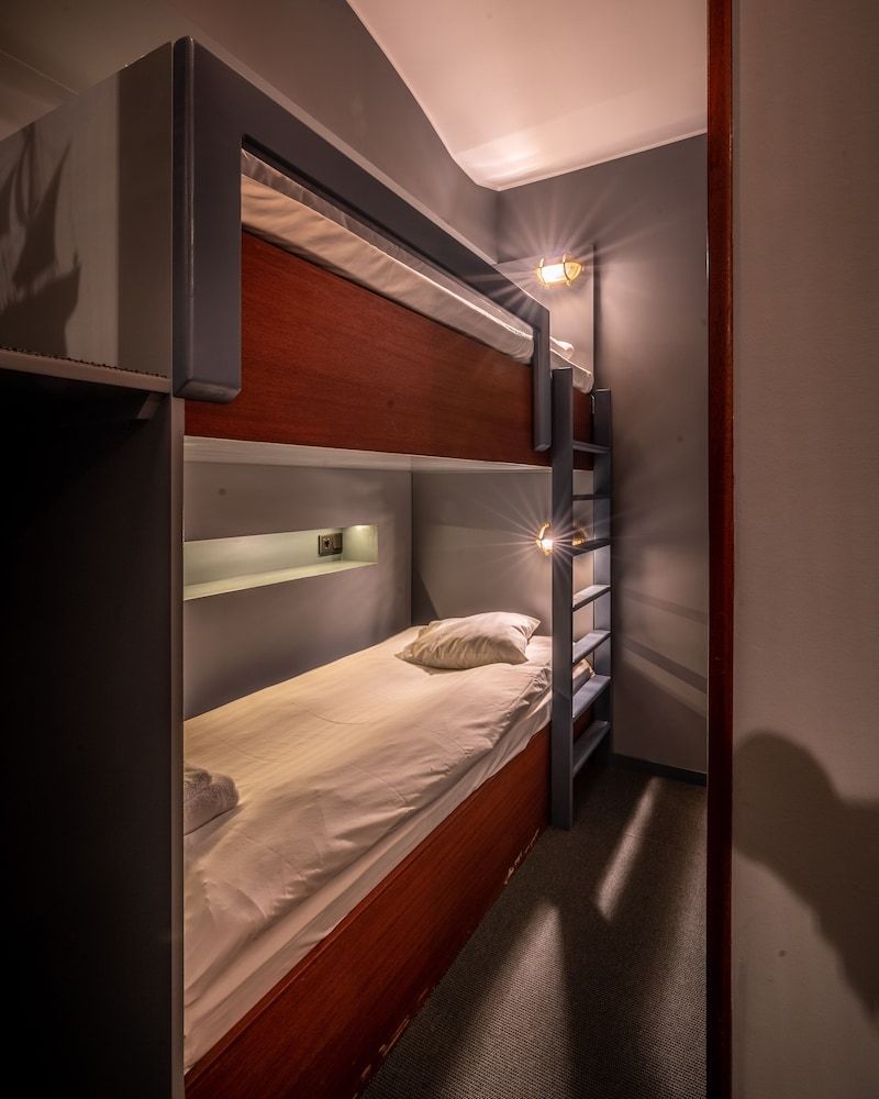 undefined Lord Nelson Hotel 8