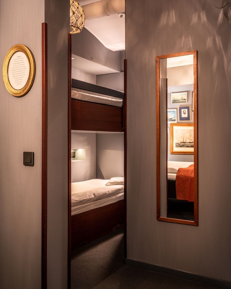 undefined Lord Nelson Hotel 10