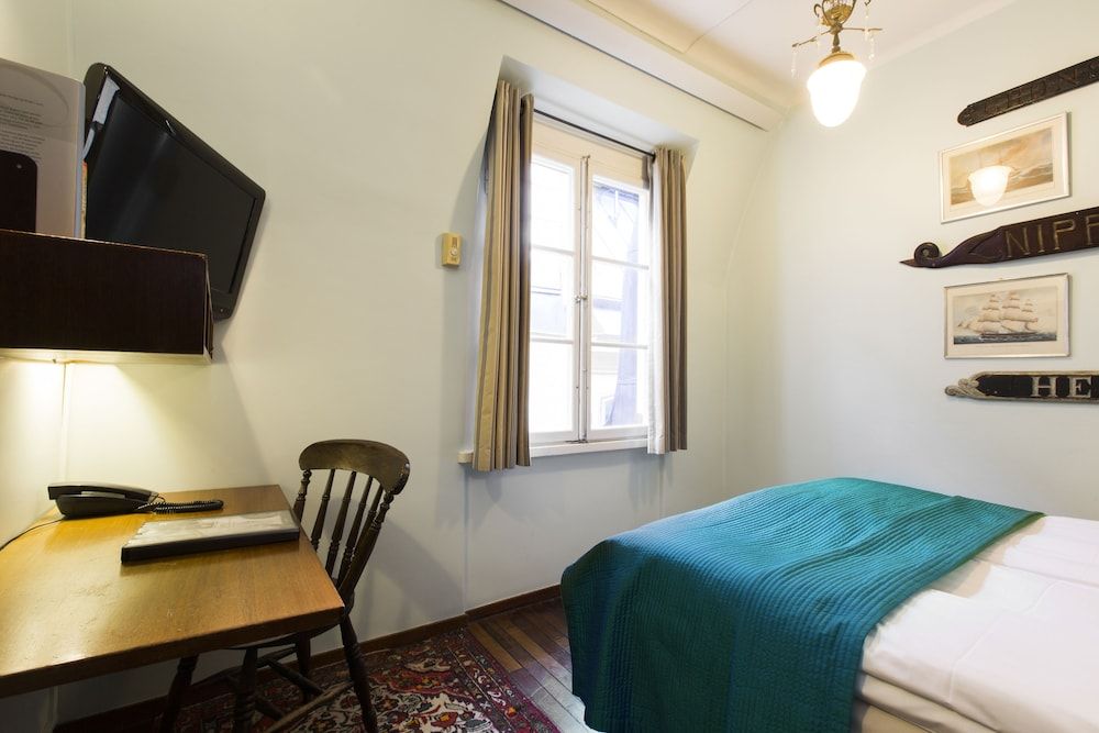 undefined Lord Nelson Hotel 4