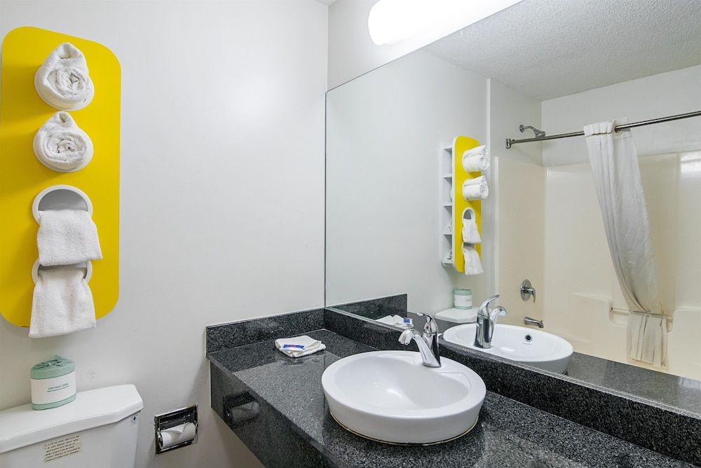 Motel 6 Jonesboro, GA Deluxe Room, 1 King Bed, Accessible, Smoking 6