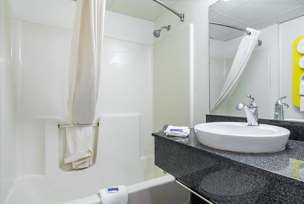 Motel 6 Jonesboro, GA Deluxe Room, 1 King Bed, Accessible, Smoking 5