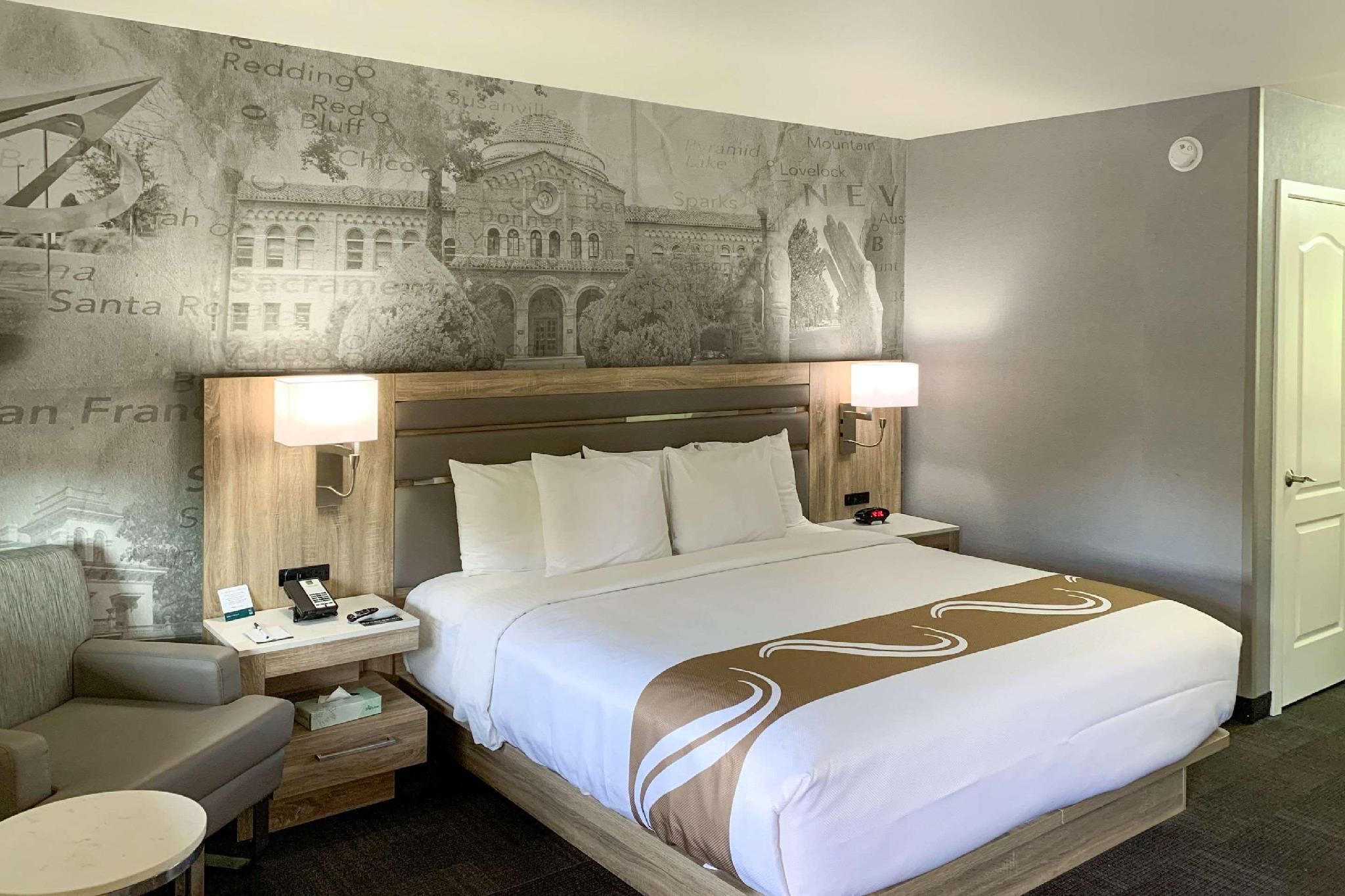 1 King Bed, Nonsmoking