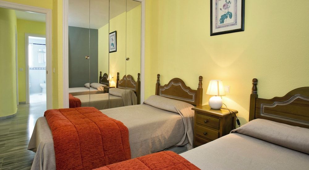 Apartamentos Ona Campanario Apartment, 2 Bedrooms, Terrace (1 adult + 2 children) 2