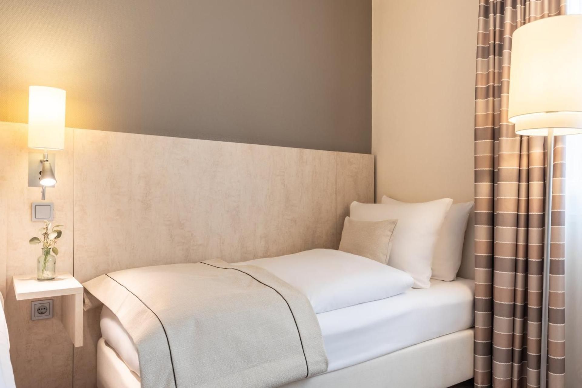Standard Queen Room - Disability Access