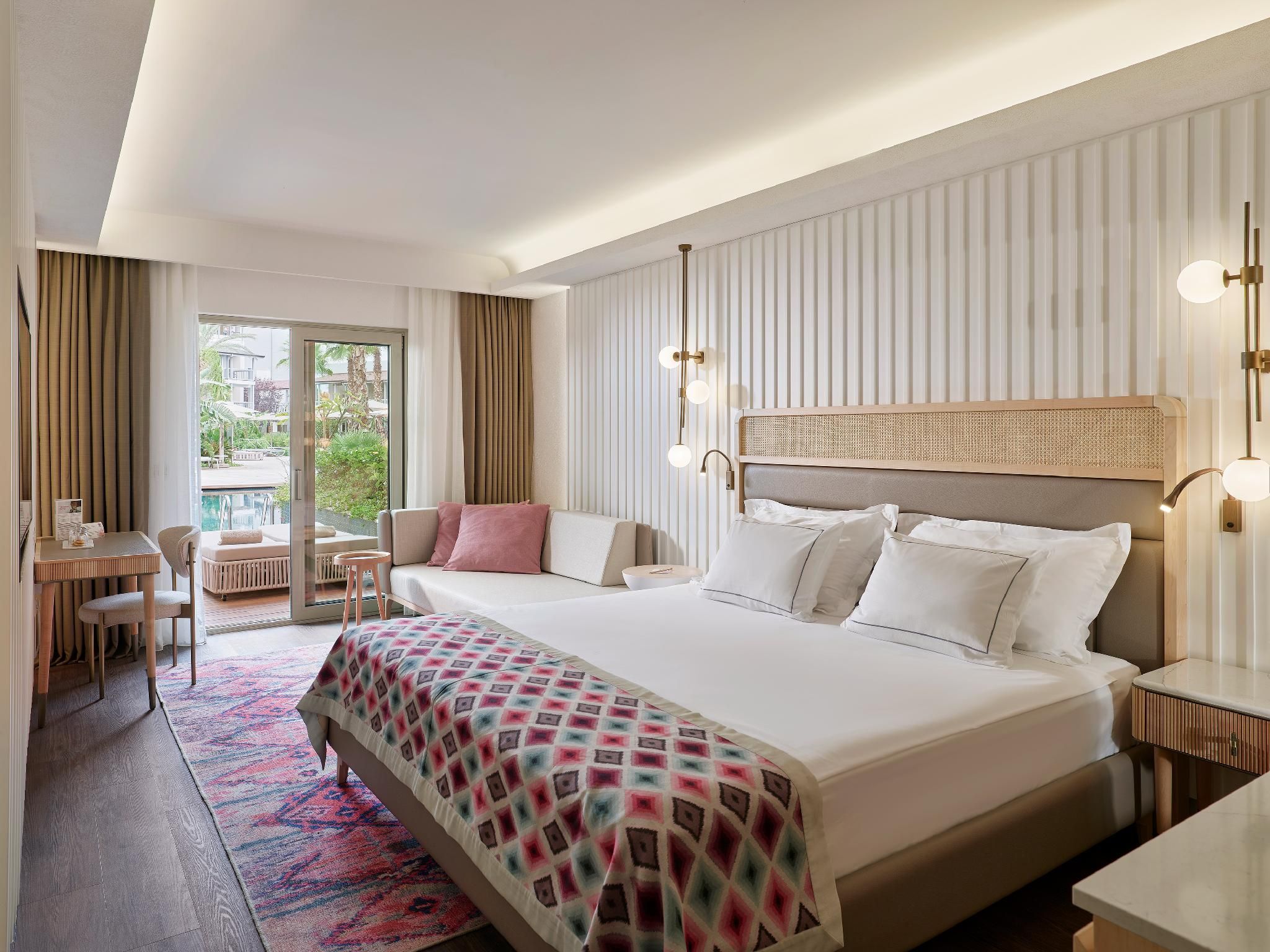 Deluxe Lagoon Room Swim-Up