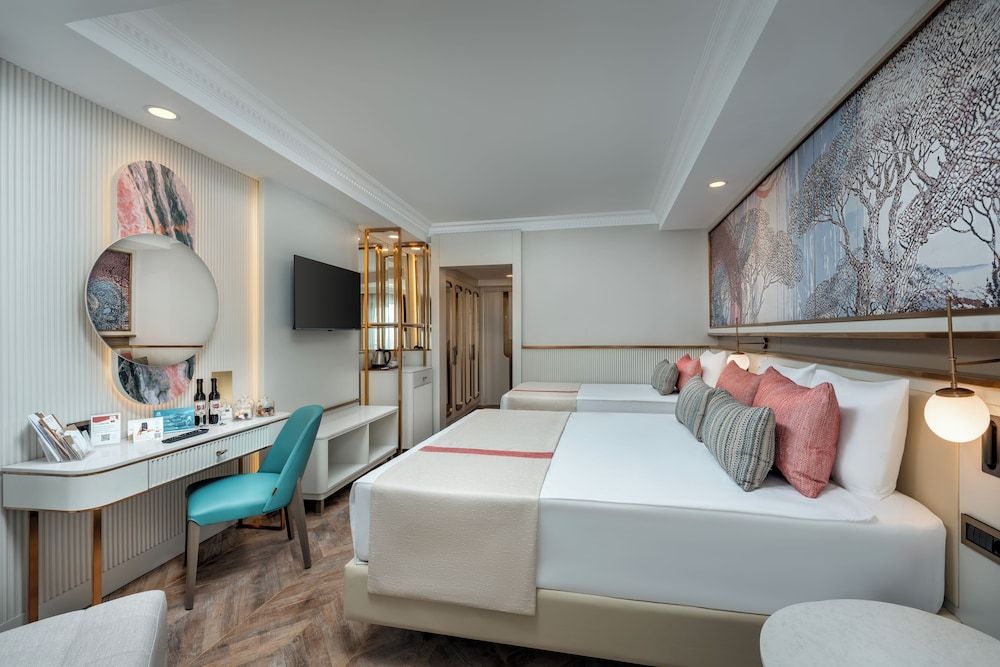 Delphin Palace - All Inclusive Standard Room, Partial Sea View 2