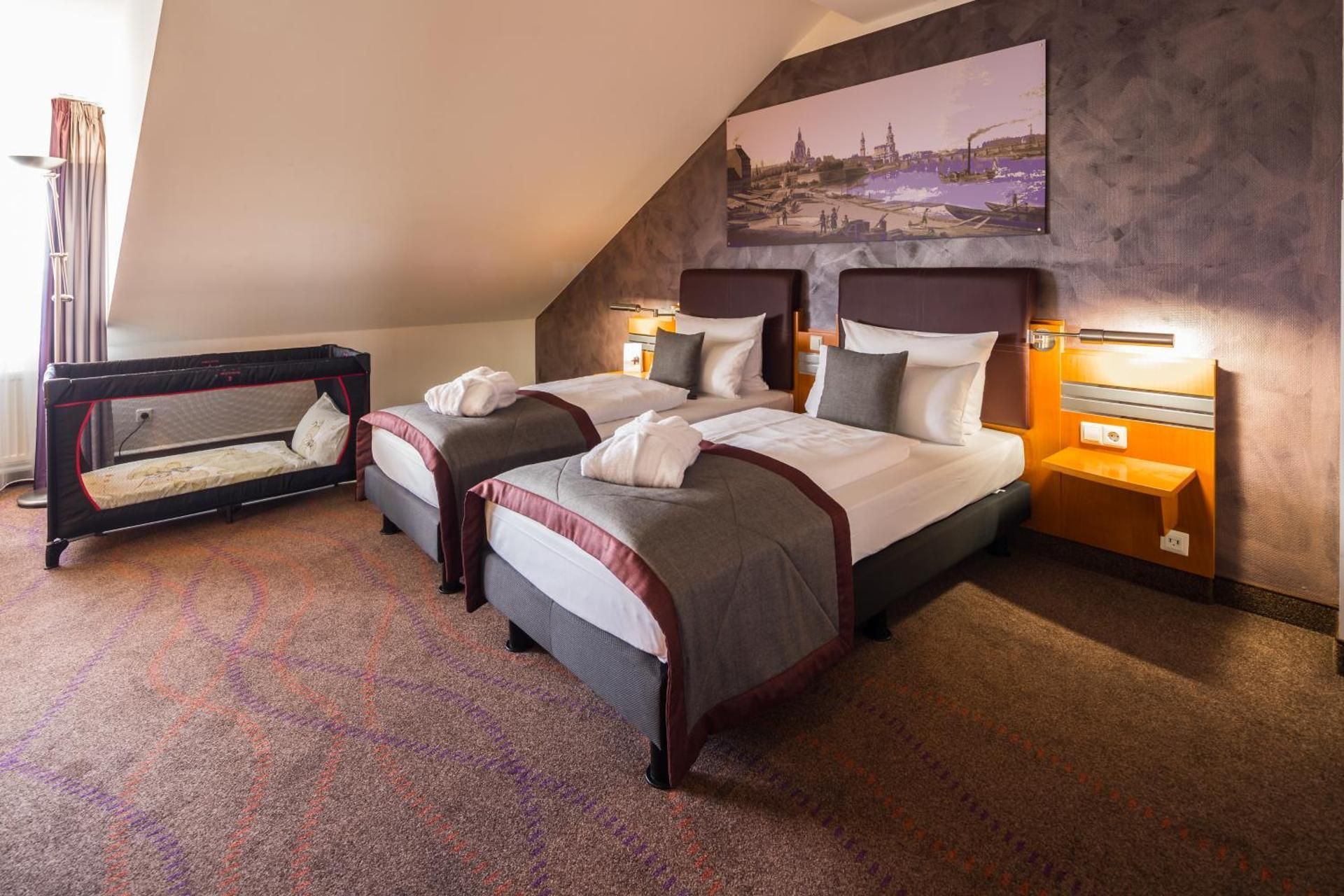 undefined Ramada by Wyndham Dresden 3