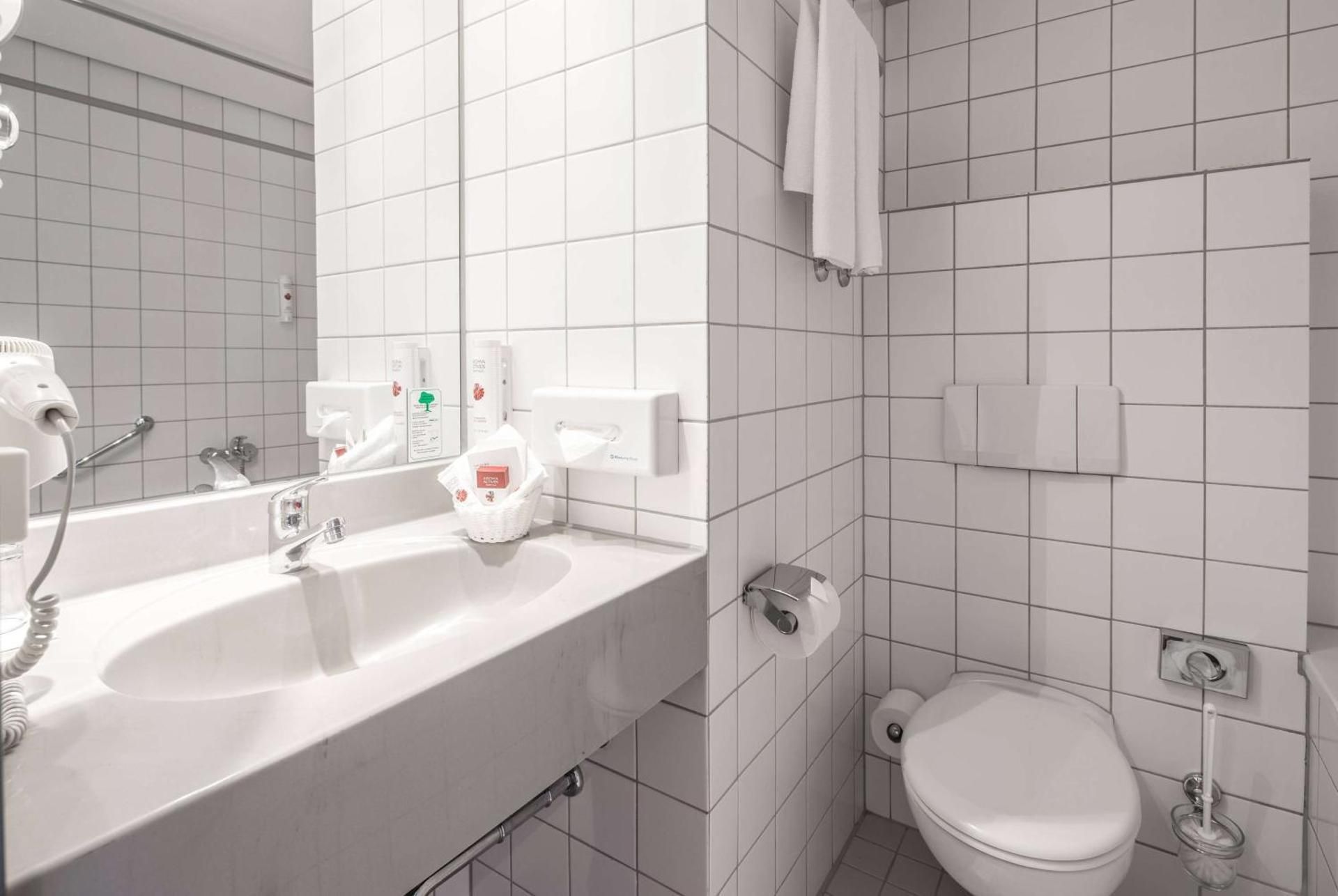 undefined Ramada by Wyndham Dresden 7