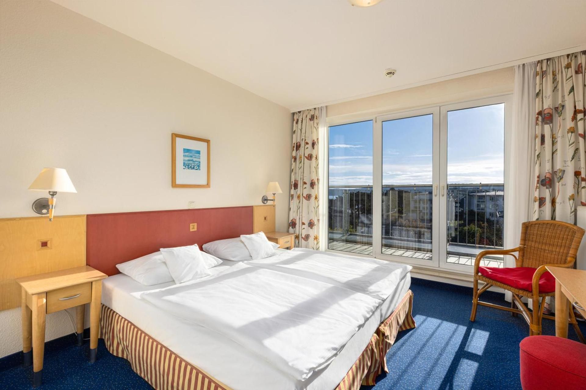 Junior Suite with Partial Sea View
