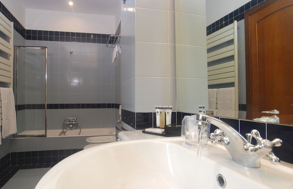 Deep Soaking Bathtub
