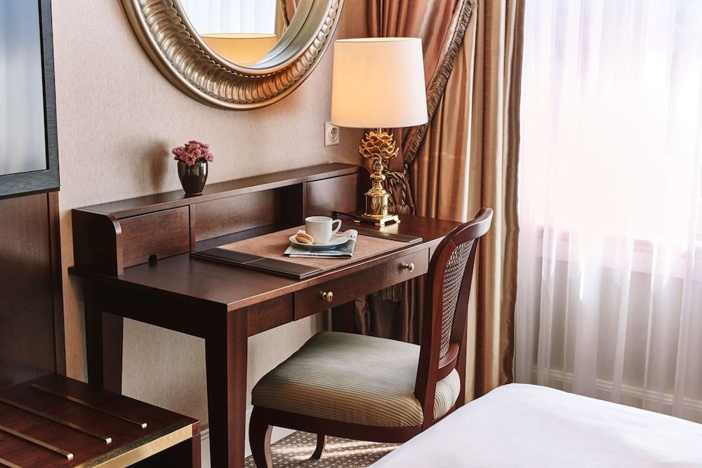 Steigenberger Icon Parkhotel Düsseldorf Deluxe Room, 1 King Bed 2