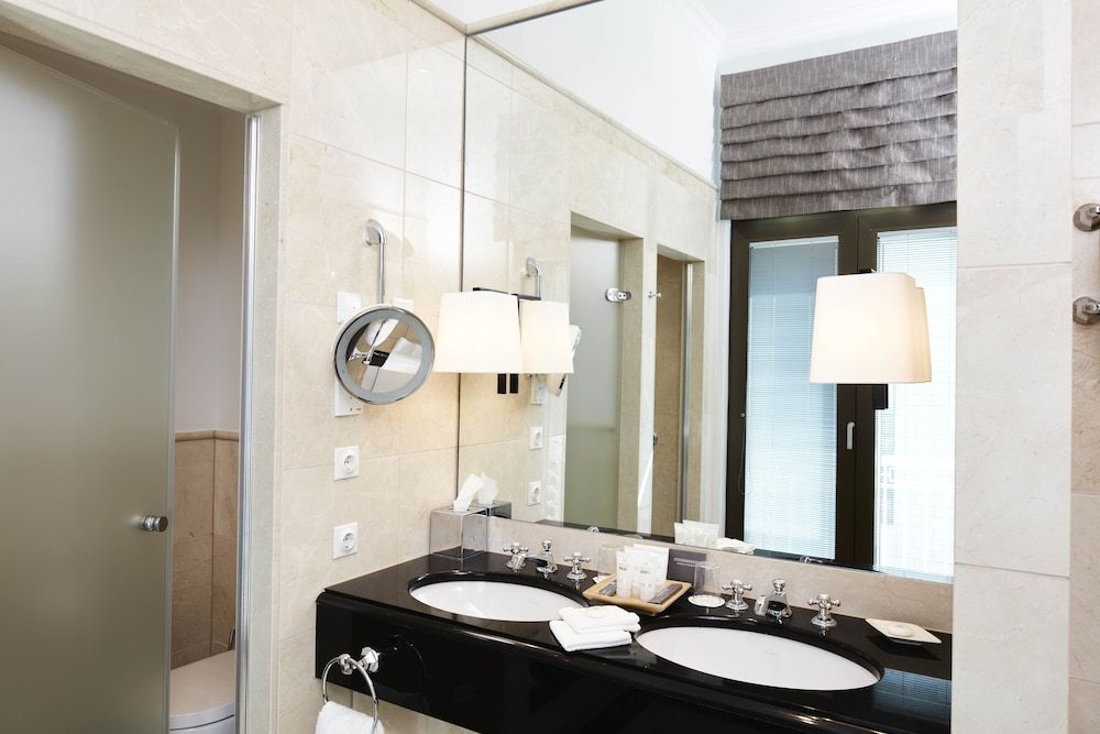 Steigenberger Icon Parkhotel Düsseldorf Deluxe Double Room 6