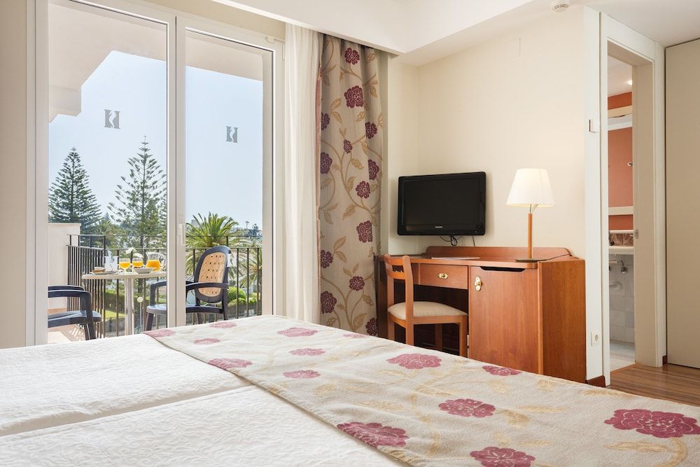Double Room (2 adults and 1 child)
