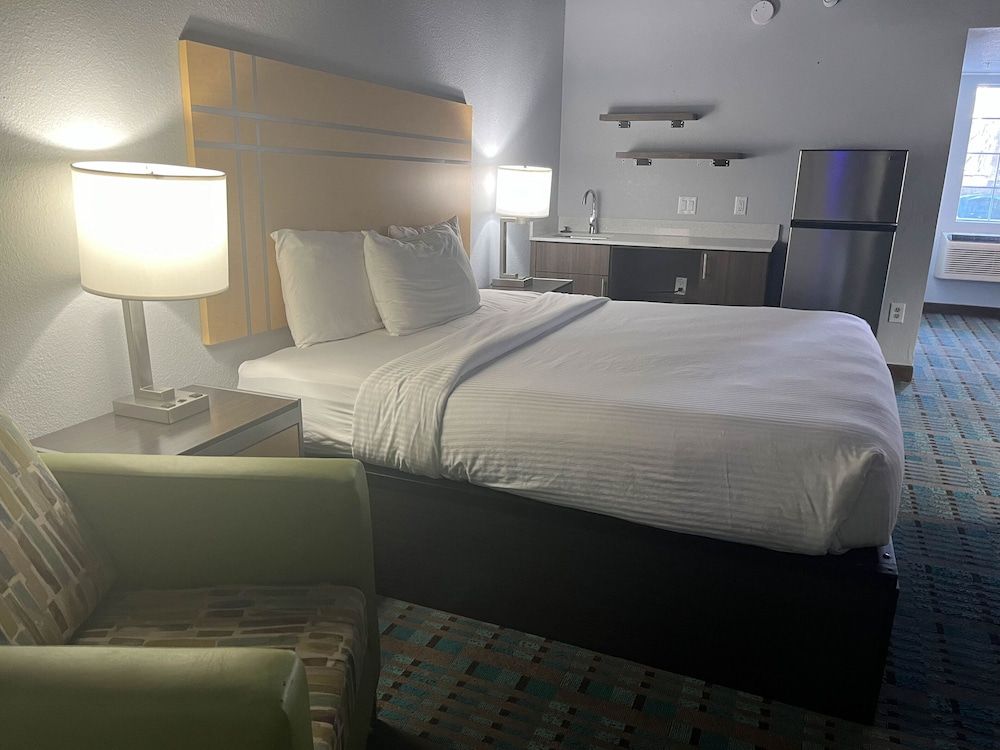 Standard Room, 1 King Bed, Non Smoking, Kitchen