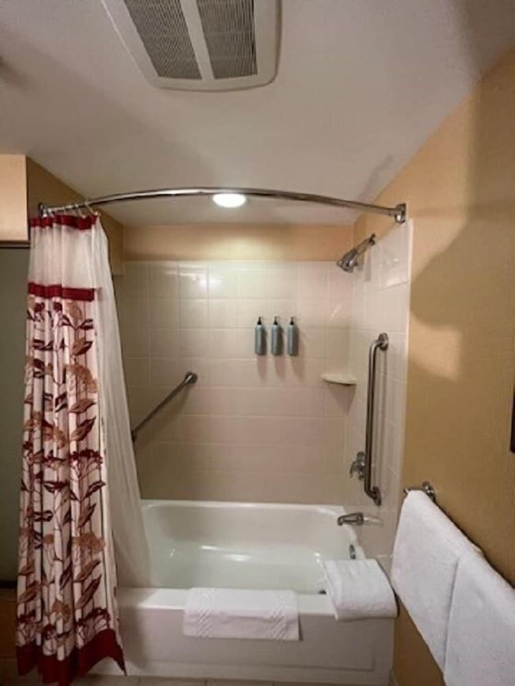 Courtyard by Marriott Boston-South Boston Room, 2 Queen Beds 6