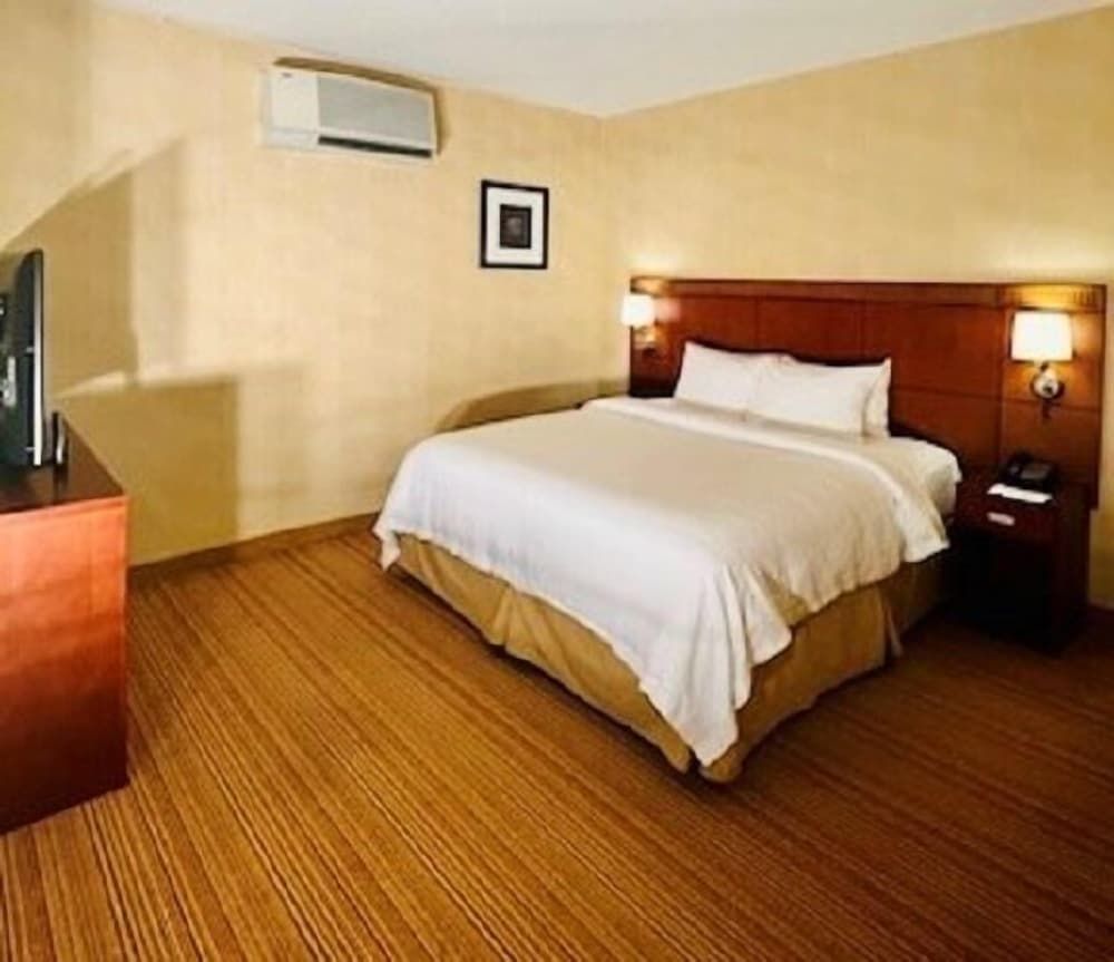 undefined Courtyard by Marriott Boston-South Boston 3