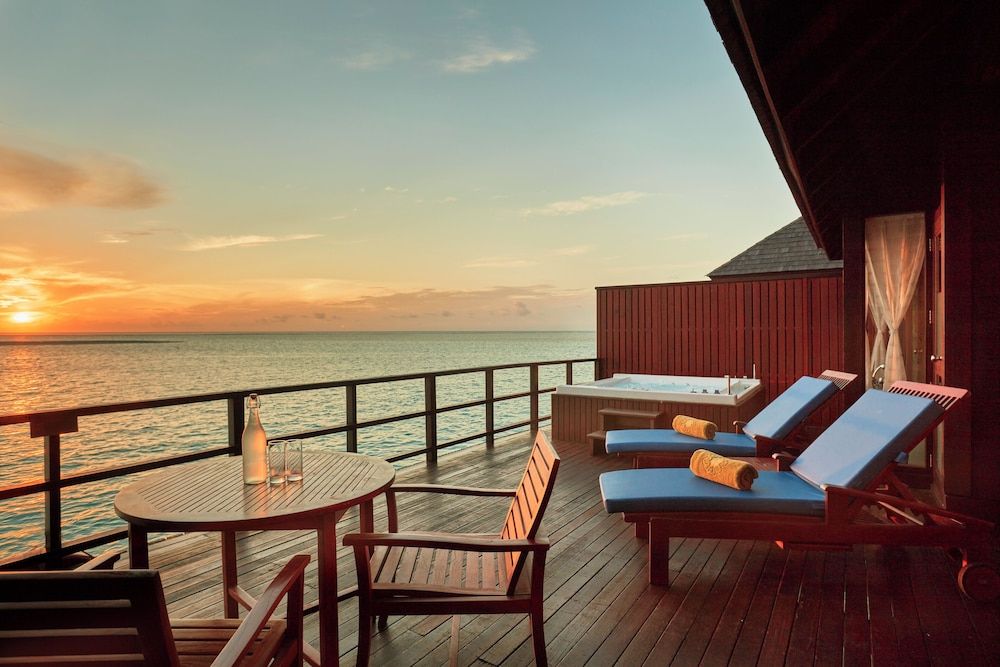 Prestige Jacuzzi Water Villa