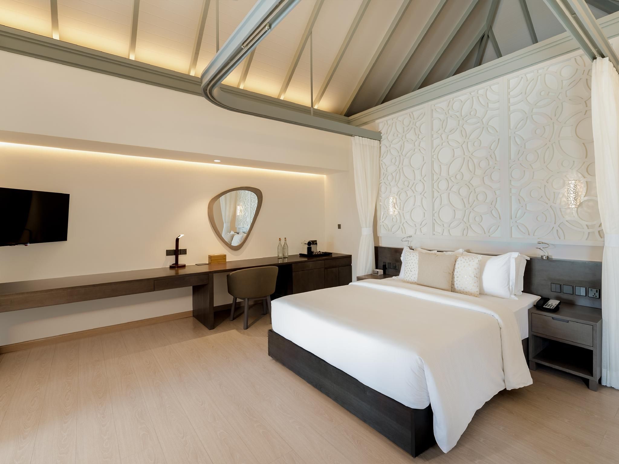 Grand Beach Suite with Pool
