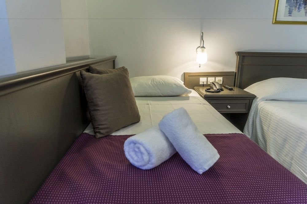 Castello City Hotel Deluxe Triple Room 2