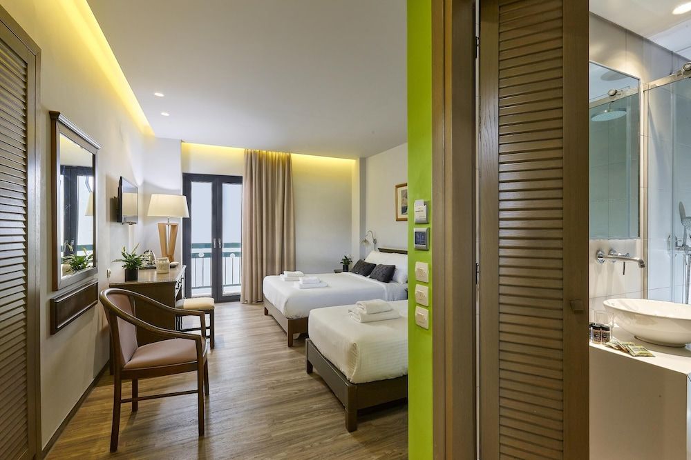 Castello City Hotel Deluxe Triple Room 9