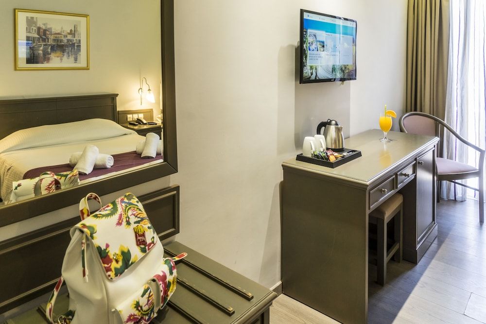 Castello City Hotel Deluxe Triple Room 3