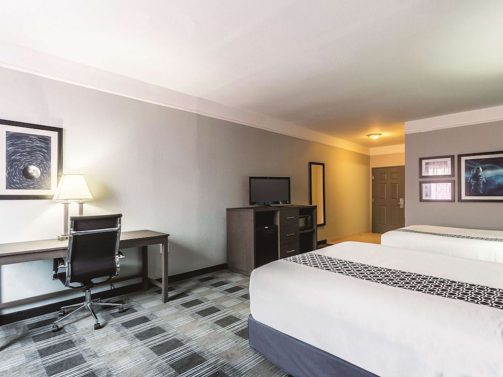 Room, 2 Queen Beds, Accessible, Non Smoking (Mobility/Hearing, Bathtub w/Grab bars)