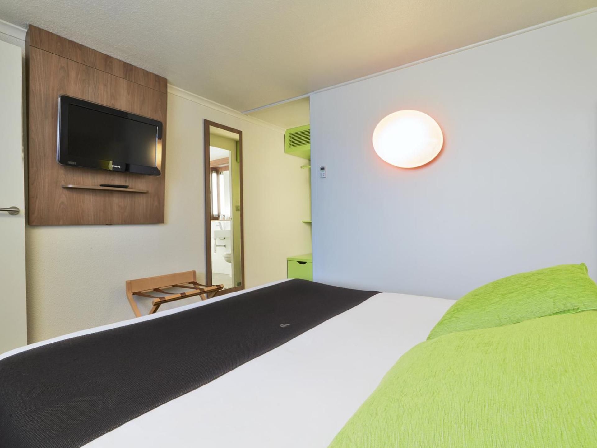 Standard Double Room with One Single Bed - Up to Ten Years