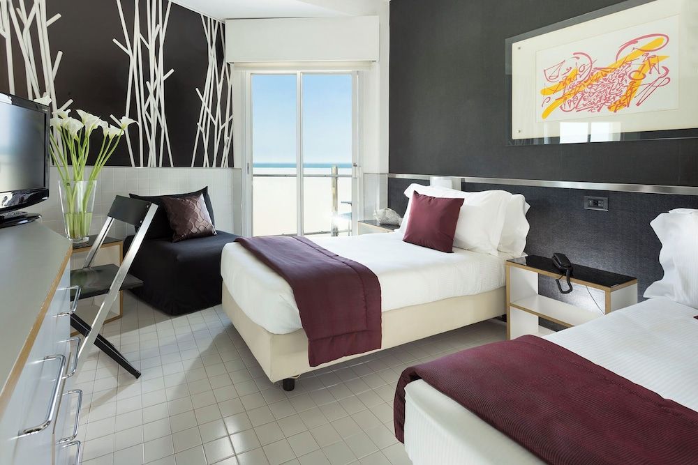 Hotel Michelangelo Standard Double or Twin Room, Balcony, Partial Sea View