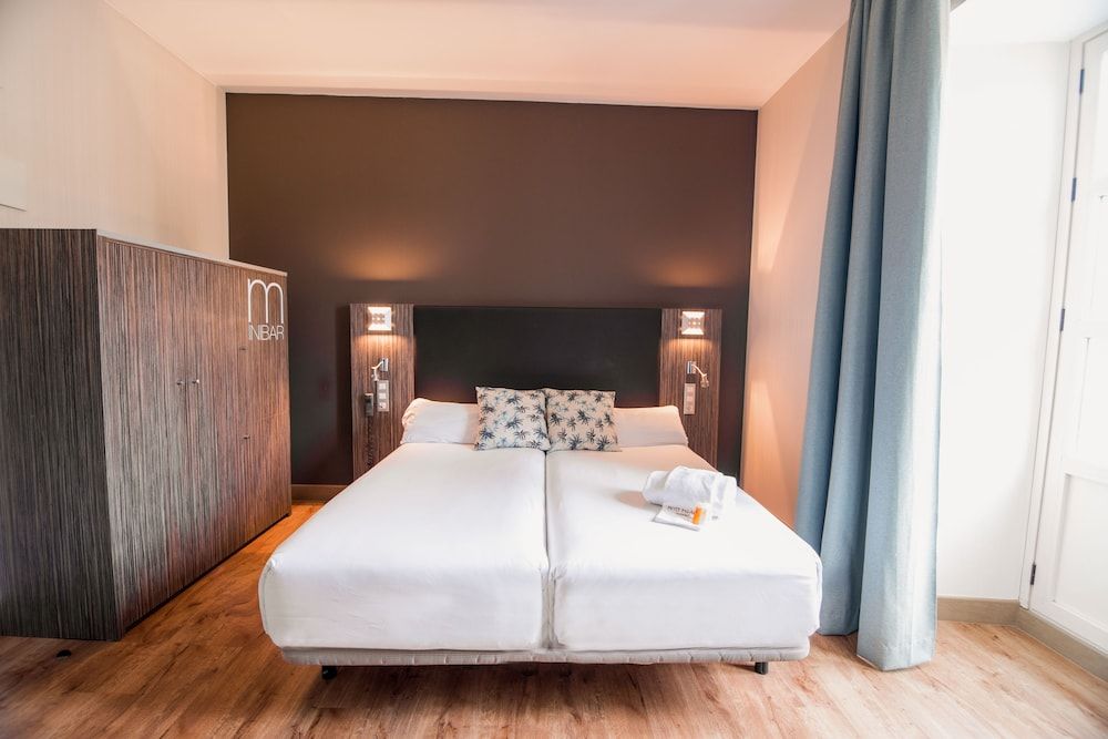 Petit Palace Santa Cruz Standard Double Room 3