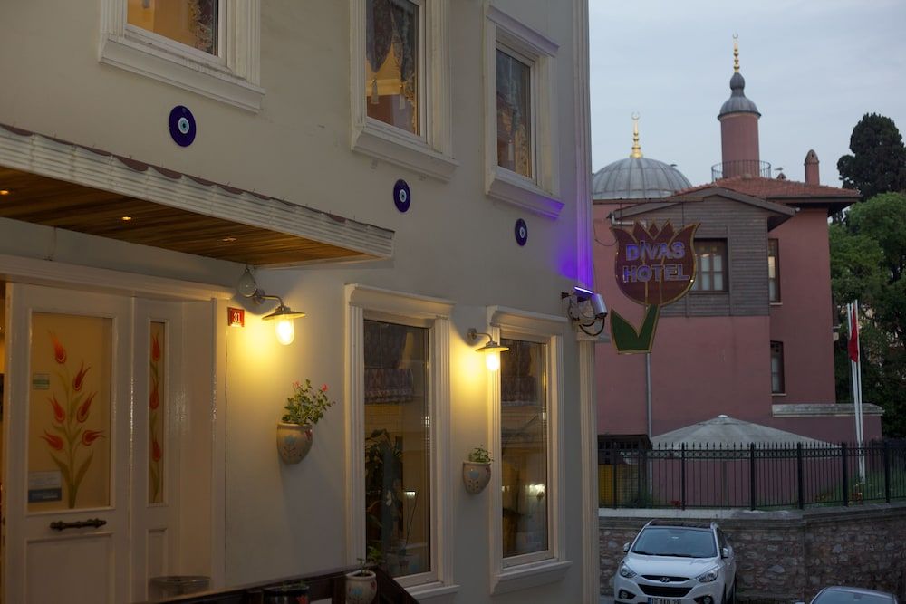 undefined Divas Hotel 9