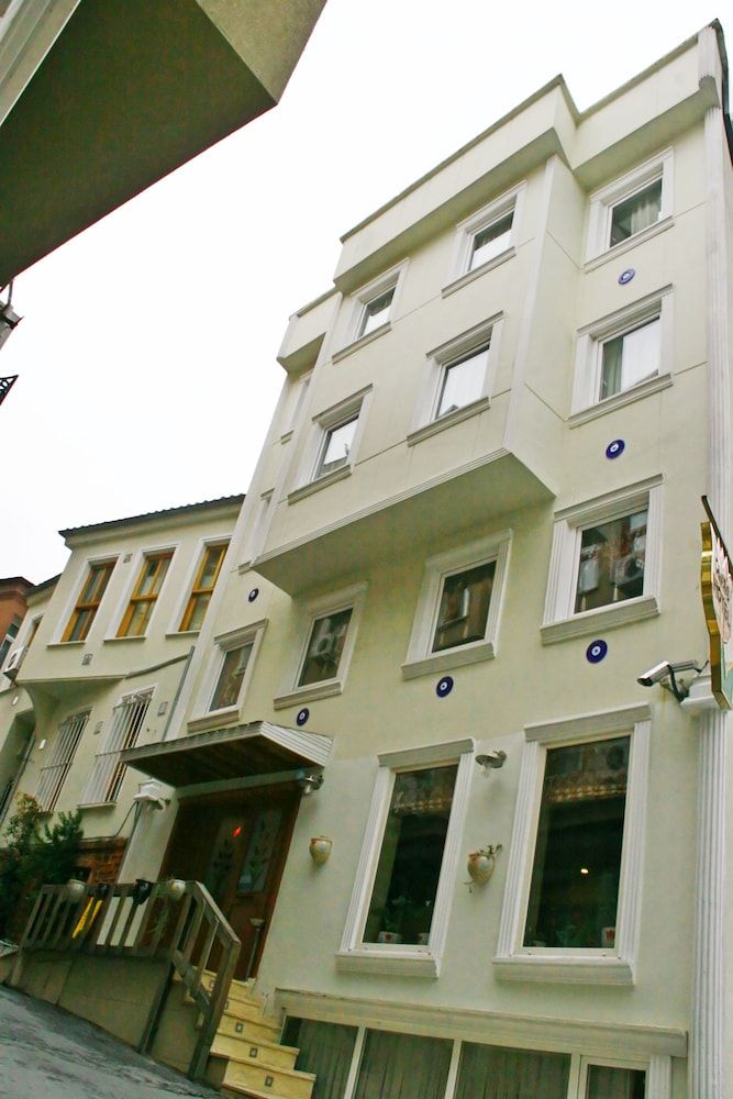 undefined Divas Hotel 7