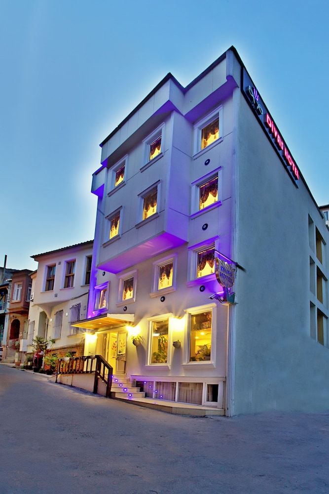 undefined Divas Hotel