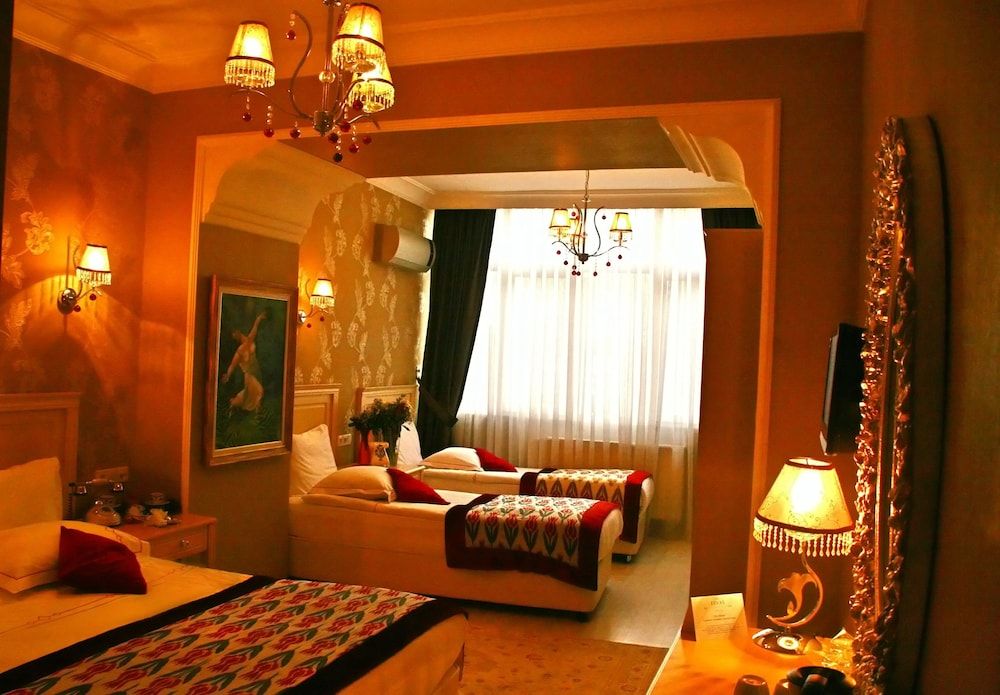 undefined Divas Hotel 3