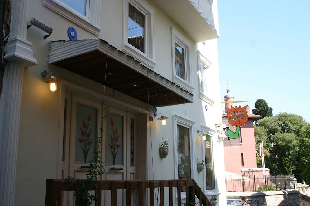 undefined Divas Hotel 6