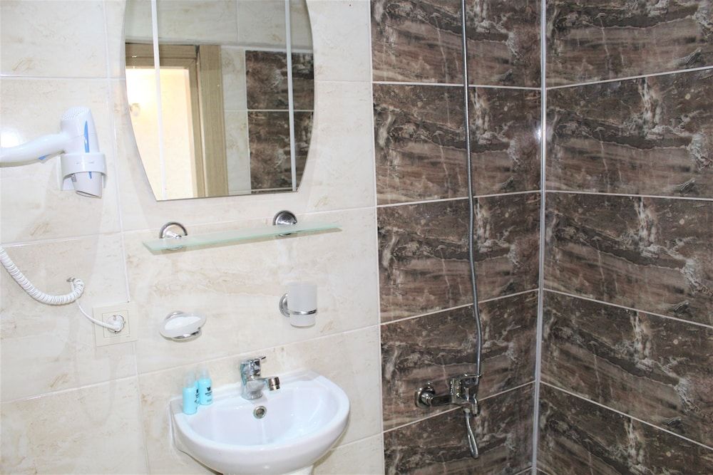 Divas Hotel Economy Room 6