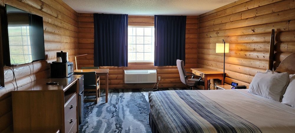 Room, 1 King Bed, Accessible, Non Smoking (Mobility, Roll-in Shower)
