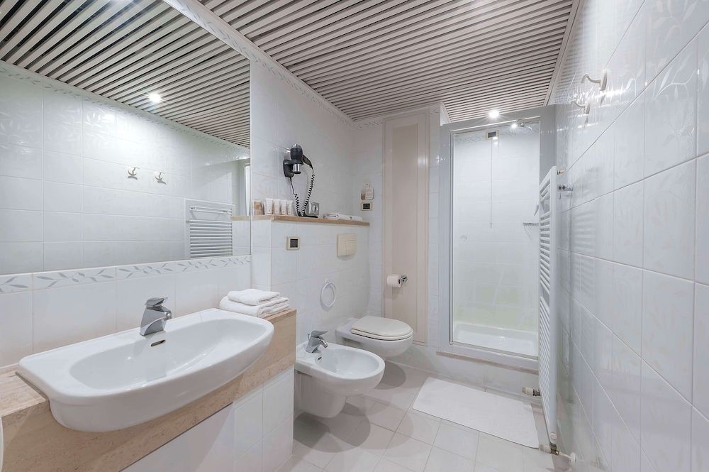 Best Western Hotel Quattrotorri Perugia Economy Room, Multiple Beds (Converts to 2 Twin Beds) 9