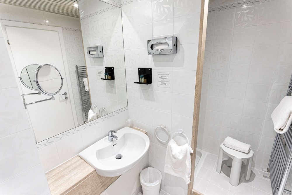 Best Western Hotel Quattrotorri Perugia Economy Room, Multiple Beds (Converts to 2 Twin Beds) 8