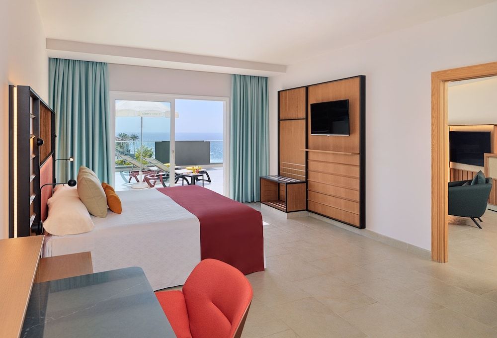 Suite, Sea View
