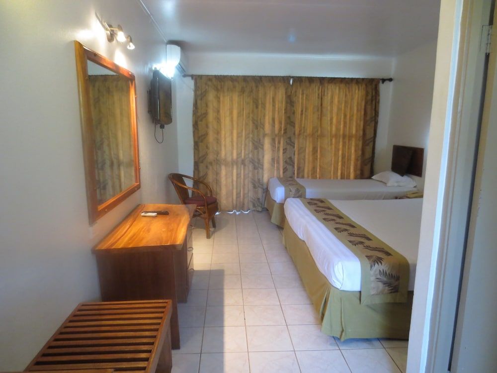 Capricorn International Hotel Superior Room 3