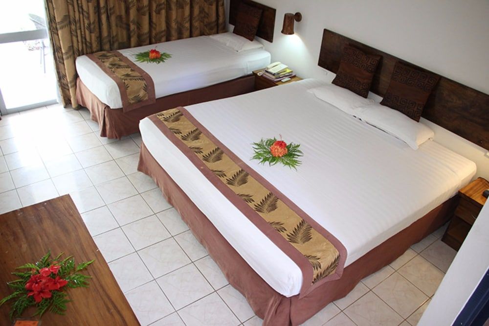 Capricorn International Hotel Deluxe Room, Poolside