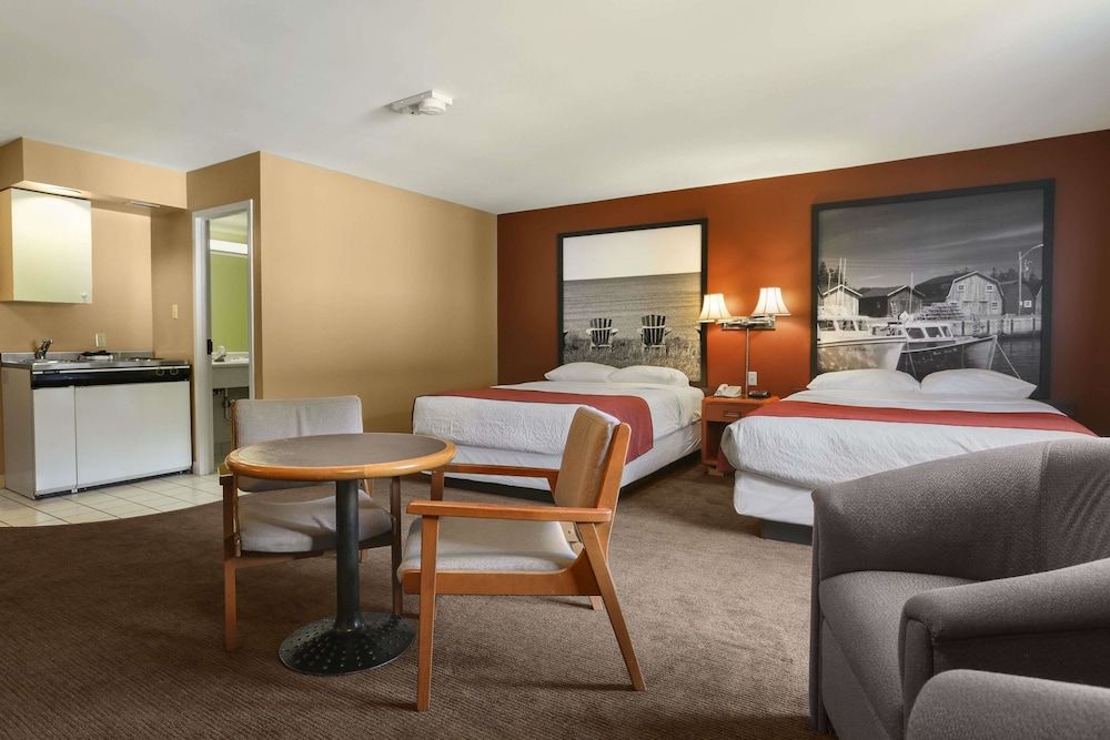 Deluxe Studio Suite, 2 Queen Beds, Non Smoking