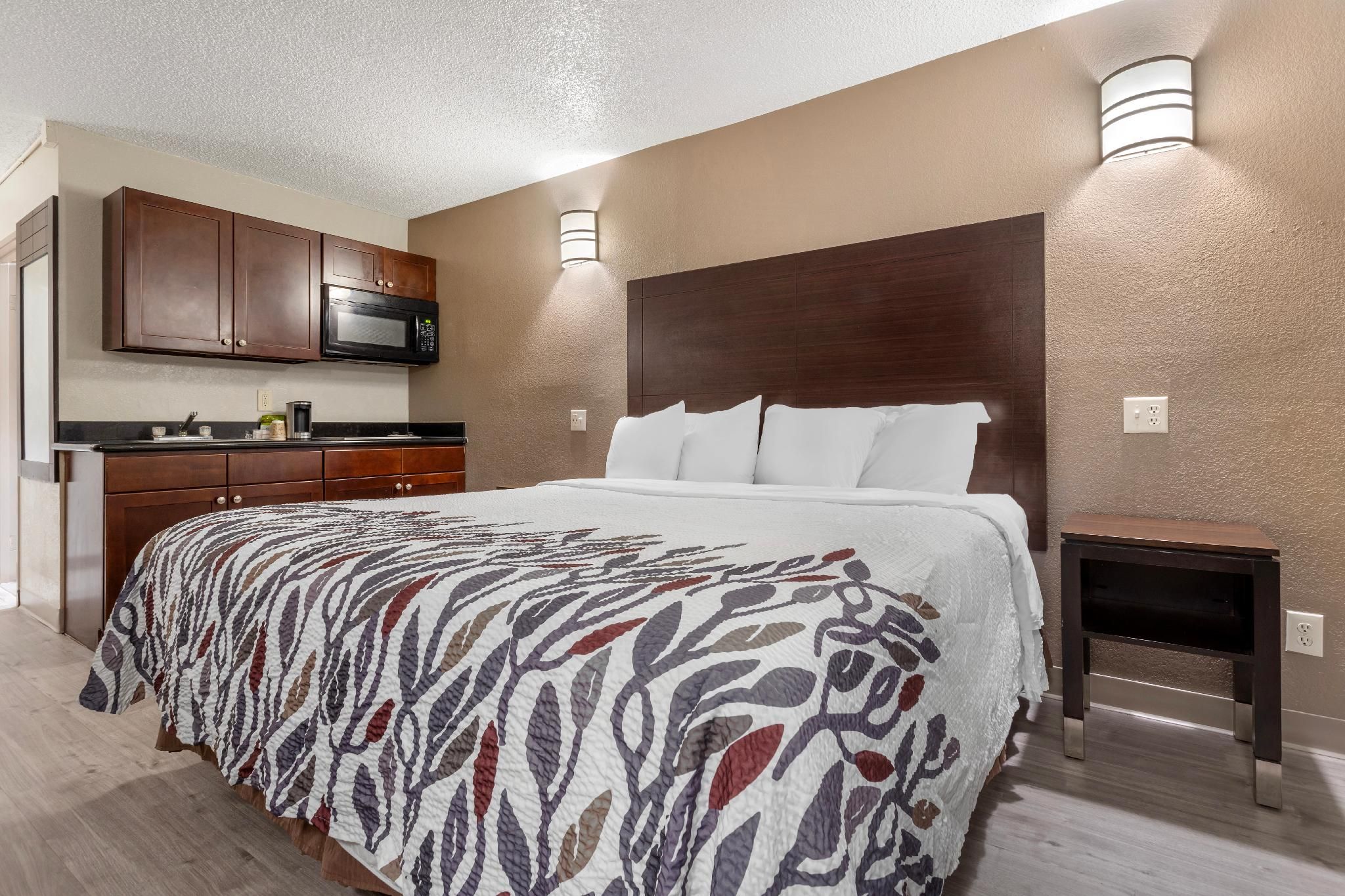 Red Roof Inn La Marque Superior King with Kitchen Non-Smoking